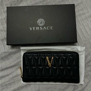 BRAND NEW VERSACE ZIPPY WALLET